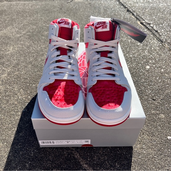 Women’s Nike Air Jordan 1 High Zoom CMFT Valentines Day New Size 8.5W - Picture 2 of 5